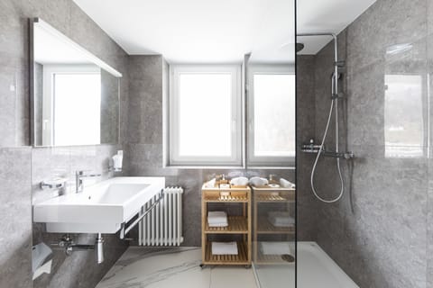 Superior Room, 1 Bedroom, Balcony, Mountain View | Bathroom | Free toiletries, hair dryer, bathrobes, towels