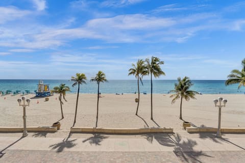 Ocean Front Balcony Room with King Bed | Beach/ocean view
