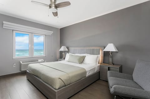 Standard Room, 1 King Bed, Oceanfront | Premium bedding, in-room safe, desk, blackout drapes