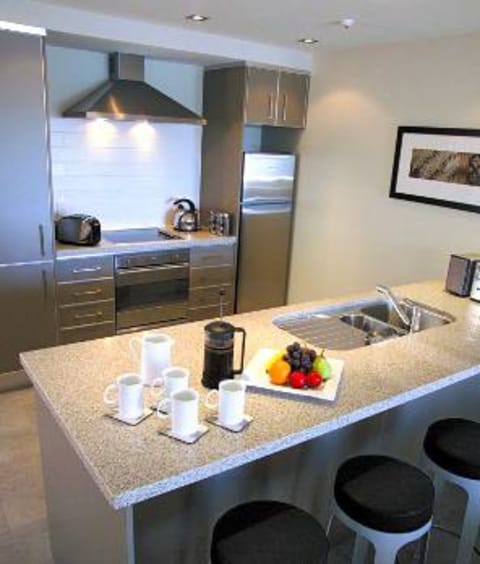 Penthouse, 3 Bedrooms | Private kitchen | Full-size fridge, microwave, stovetop, dishwasher