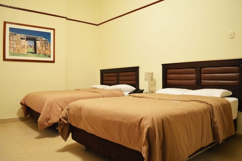 Twin Room | In-room safe, iron/ironing board, free WiFi