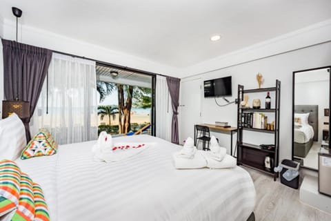 Superior Double Room Sea View | Premium bedding, down comforters, minibar, in-room safe
