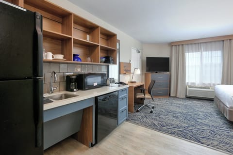 Studio Suite, 1 Queen Bed, Accessible (Communication, Roll-In Shower) | Desk, blackout drapes, soundproofing, iron/ironing board