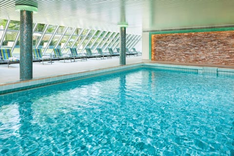 Indoor pool, sun loungers