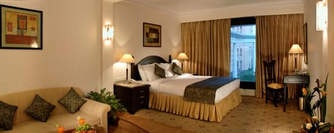 Executive Suite, 1 Double Bed | Minibar, in-room safe, desk, soundproofing