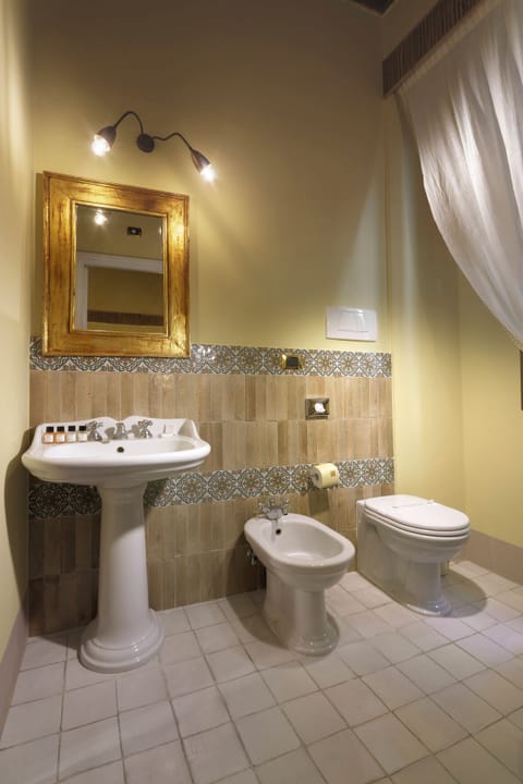 Classic Double Room | Bathroom | Shower, designer toiletries, hair dryer, slippers