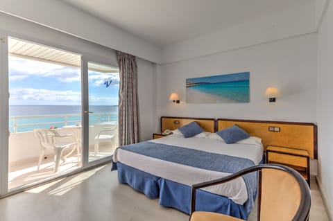 Double Room, Balcony, Sea View | In-room safe, desk, blackout drapes, free WiFi