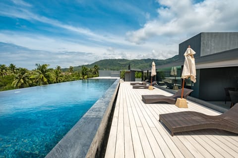 Outdoor pool, sun loungers