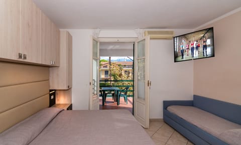 Minibar, in-room safe, desk, laptop workspace