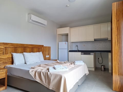 Panoramic Apartment | In-room safe, desk, soundproofing, bed sheets