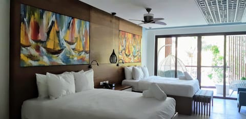 Junior Suite, Parcial Ocean View, Double Queen Beds | Free minibar, in-room safe, desk, laptop workspace