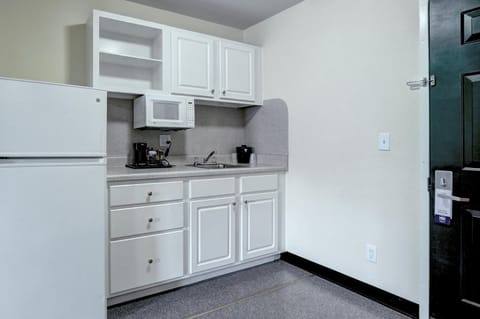 Full-size fridge, microwave, coffee/tea maker