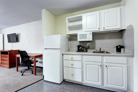 Full-size fridge, microwave, coffee/tea maker