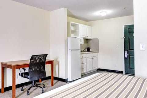 Standard Room, 2 Queen Beds, Non Smoking | Desk, laptop workspace, iron/ironing board, free WiFi