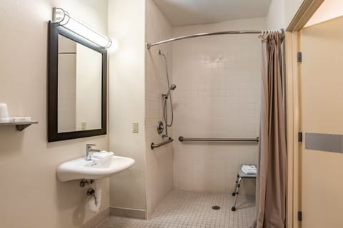 Standard Room, 2 Double Beds, Accessible (Roll-In Shower, Smoke Free) | Bathroom | Free toiletries, towels