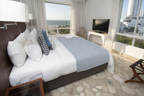 Suite, 2 Bedrooms, Non Smoking, Ocean View | Egyptian cotton sheets, premium bedding, Select Comfort beds, minibar