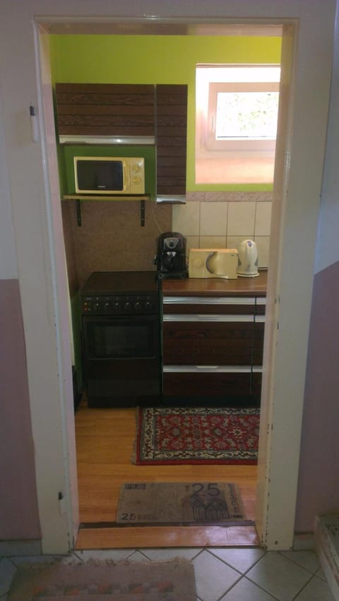 Fridge, microwave, stovetop, electric kettle