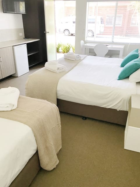 Standard Twin Room | Premium bedding, desk, laptop workspace, iron/ironing board