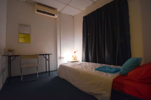 Standard Single Room | Down comforters, desk, iron/ironing board, free WiFi