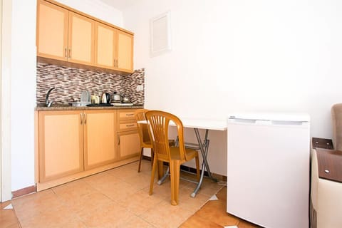 Apartment | Private kitchenette | Fridge