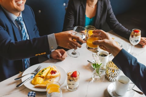 Breakfast, lunch, dinner served; American cuisine, alfresco dining