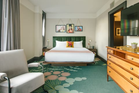 Grand Room | Premium bedding, free cribs/infant beds, free WiFi, bed sheets