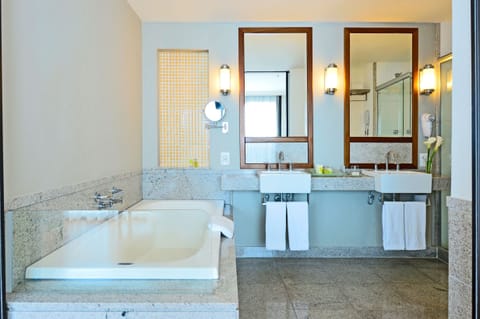 Suite, Ocean View, Beachfront | Bathroom | Free toiletries, hair dryer, towels