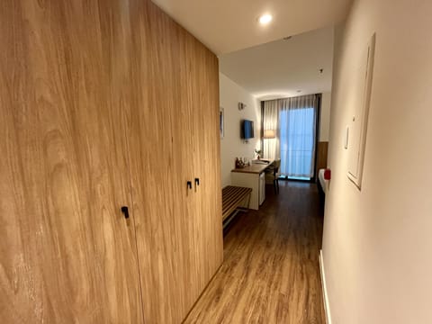 Quarto Semi Adaptado | Minibar, in-room safe, desk, soundproofing