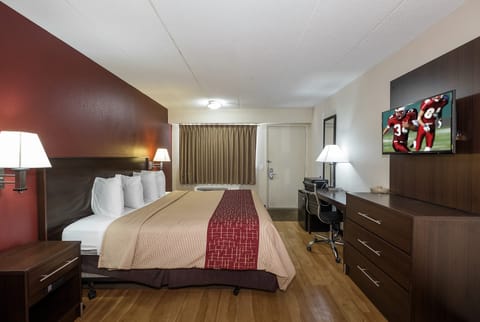 Deluxe Room, 1 King Bed, Accessible, Non Smoking | In-room safe, desk, laptop workspace, blackout drapes