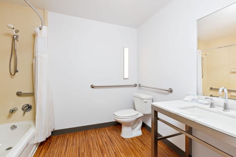 Room, Accessible, Bathtub | Bathroom | Free toiletries, hair dryer, towels, soap