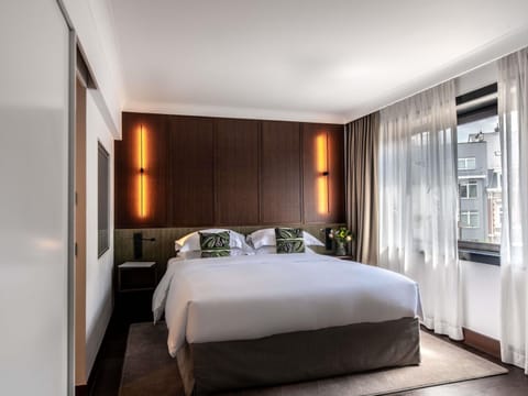 Suite, 1 King Bed, Garden View (Botanic) | Premium bedding, down comforters, pillowtop beds, free minibar