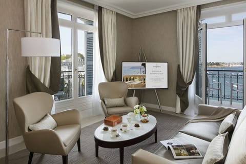 Prestige Suite, Sea View | Premium bedding, pillowtop beds, minibar, in-room safe