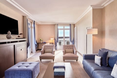 Premium bedding, pillowtop beds, minibar, in-room safe