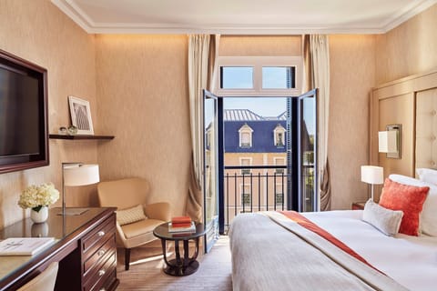 Premium bedding, pillowtop beds, minibar, in-room safe