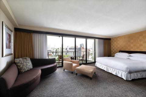 Luxury Room, 1 King Bed, Non Smoking | Premium bedding, down comforters, minibar, in-room safe