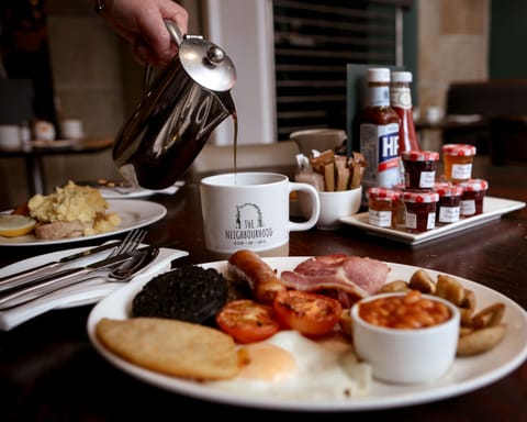 Daily cooked-to-order breakfast (GBP 15.50 per person)