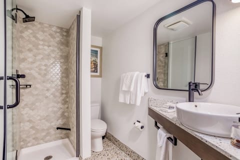 Suite, 2 Queen Beds | Bathroom | Shower, free toiletries, towels