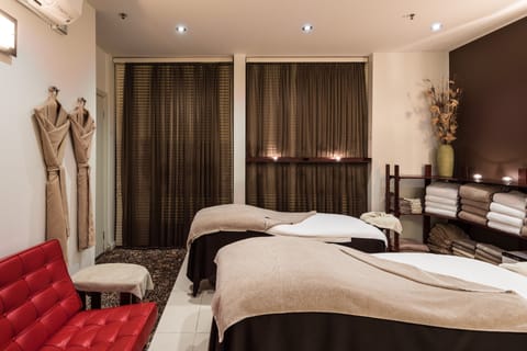 Couples treatment rooms, spa tub, aromatherapy, Swedish massages