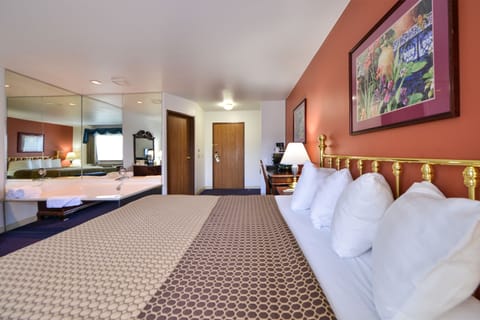 Deluxe Suite, 1 Queen Bed, Jetted Tub | Desk, blackout drapes, iron/ironing board, free WiFi