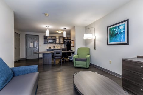Studio Suite, 1 Queen Bed, Accessible Bathtub (Communications, Mobility) | In-room safe, desk, blackout drapes, iron/ironing board