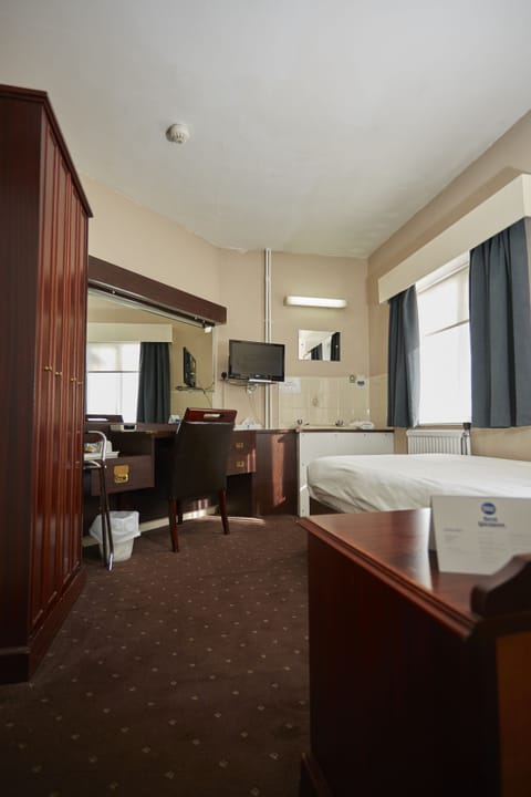 Standard Room, 1 Twin Bed, Non Smoking | Desk, iron/ironing board, rollaway beds, free WiFi