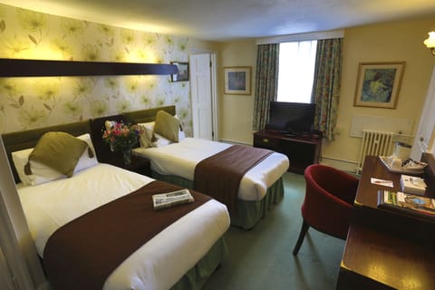 Standard Room, 2 Twin Beds, Non Smoking | Desk, iron/ironing board, rollaway beds, free WiFi