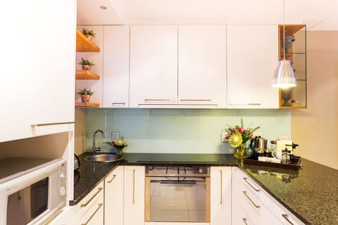 Mareba Court No 9  | Private kitchen | Full-size fridge, microwave, oven, stovetop