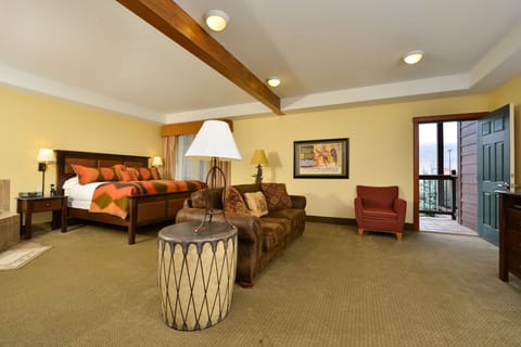 Deluxe Room, 1 King Bed, Fireplace (King Jacuzzi Fireplace) | Living area | Flat-screen TV, DVD player, iPod dock