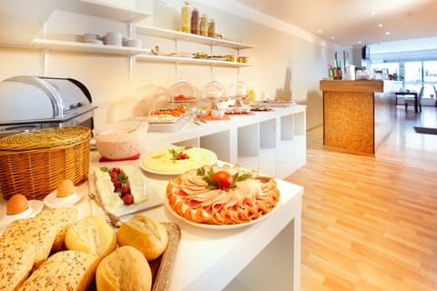 Daily buffet breakfast for a fee