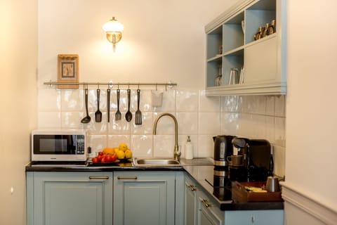 Exclusive Suite, 1 Bedroom, Kitchenette, City View | Private kitchenette | Fridge, stovetop, coffee/tea maker, electric kettle