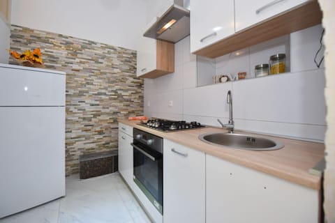 Basic Studio | Private kitchen | Fridge, microwave, electric kettle