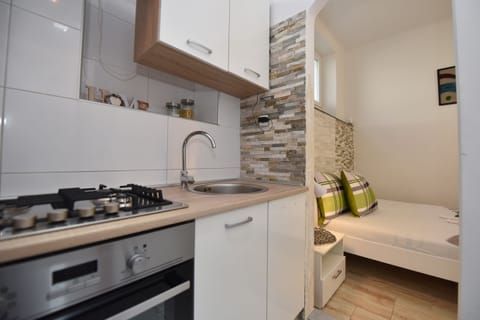Basic Studio | Private kitchen | Fridge, microwave, electric kettle