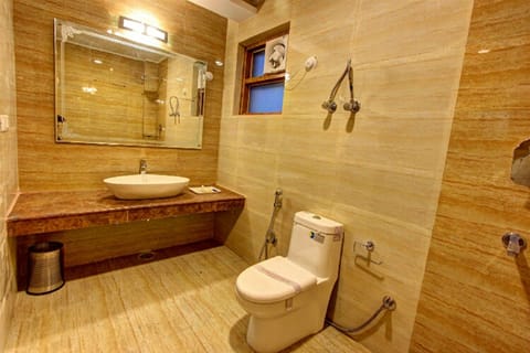 Maharaja Suite (Two Room Duplex )Snow Crest Balcony  | Bathroom | Shower, rainfall showerhead, free toiletries, bathrobes