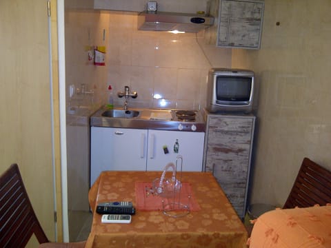 Classic Studio, Terrace (A3) | Private kitchenette | Fridge, microwave, stovetop, toaster